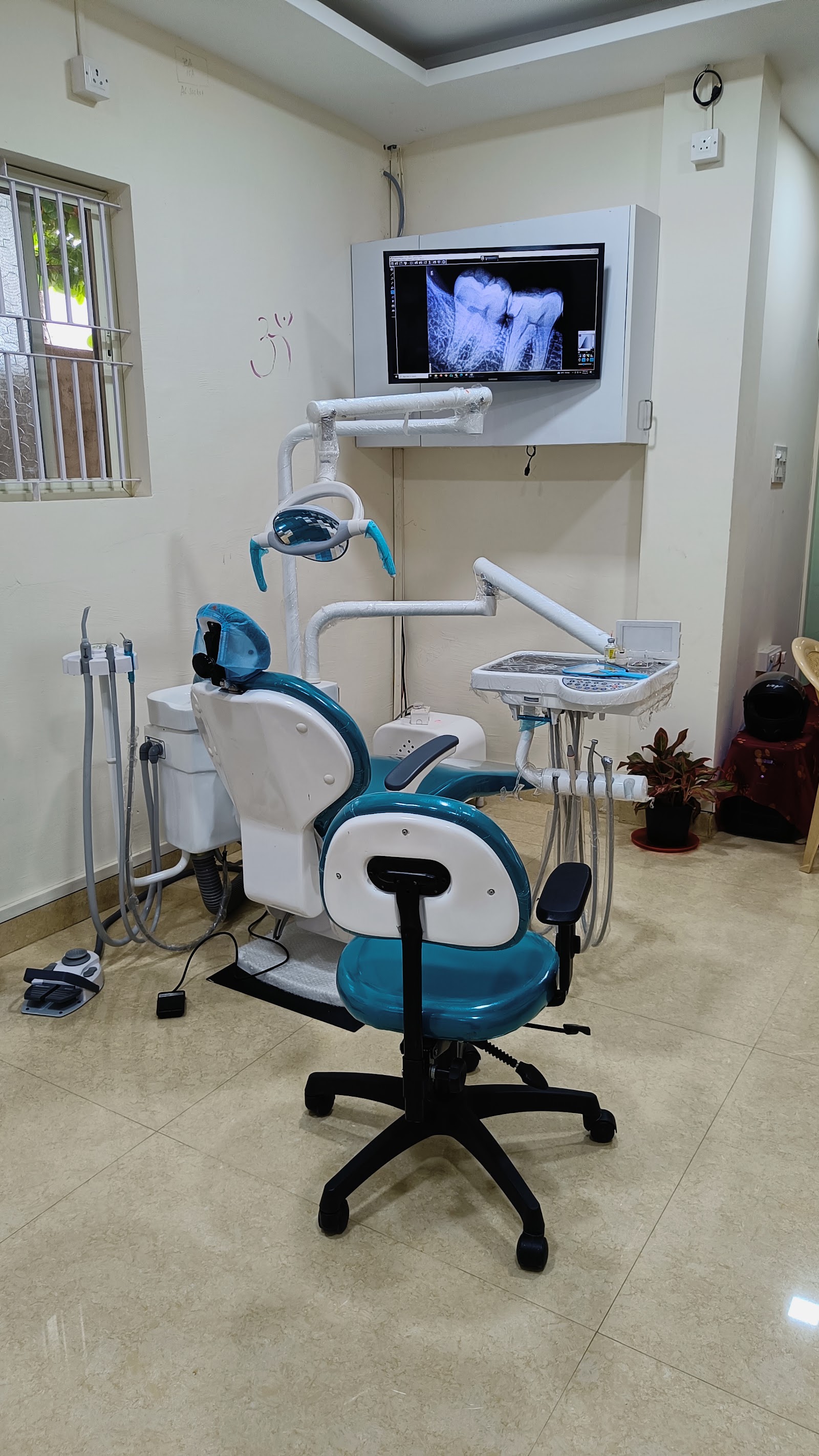 Siri Dental Clinic Bidadi — digital X-ray imaging setup